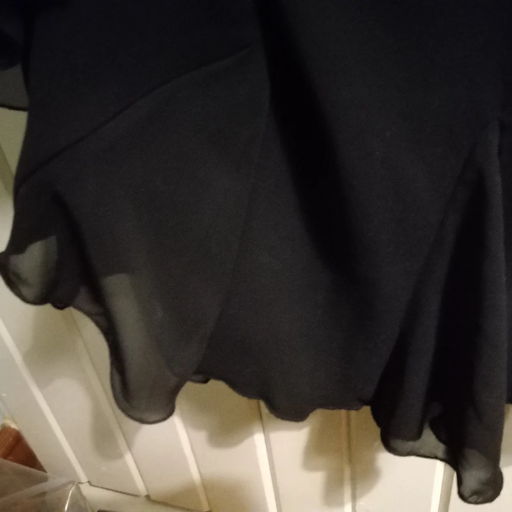 SALE! Elegant black dress with draped neckline & trumpet skirt - Picture 6 of 9